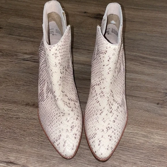 Seychelles For the Occasion Snake Bootie size 6.5 - Picture 2 of 6